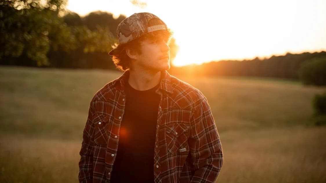 Noah Hicks Launches Major-Label Debut: Small Town Stories Take Center Stage