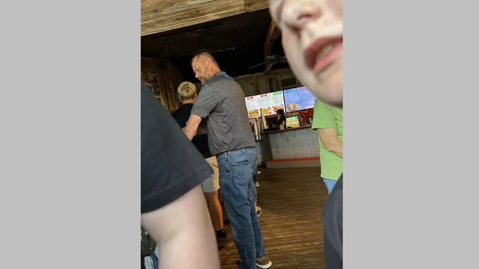 Taco Hero: How a $100 Bill Transformed One Family’s Dinner into a Heartwarming Tale