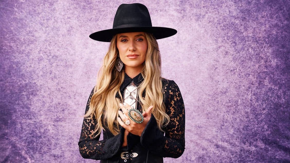 Lainey Wilson: The Roast is On at the CMA Awards!