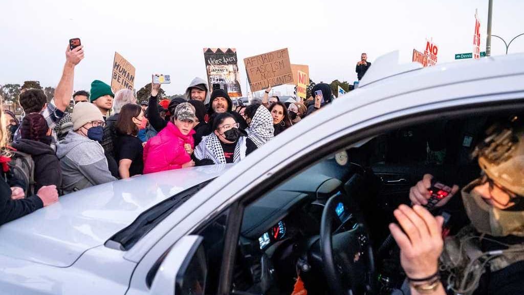 Flash-Bang Showdown: Protesters Clash with Federal Agents at the Coast Guard Base!