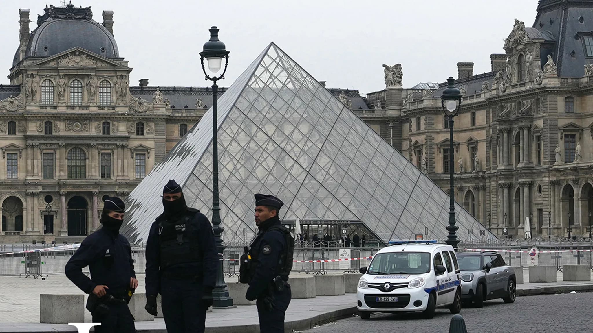 A Daring Heist at the Louvre: Crown Jewels Stolen in Under Eight Minutes!