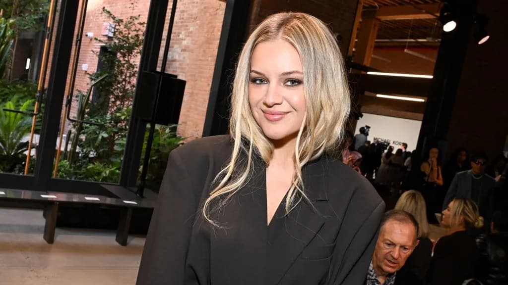 Kelsea Ballerini’s Post-Split Photo Dump: Hot Dogs, Porch Painting, and a New Lease on Life!
