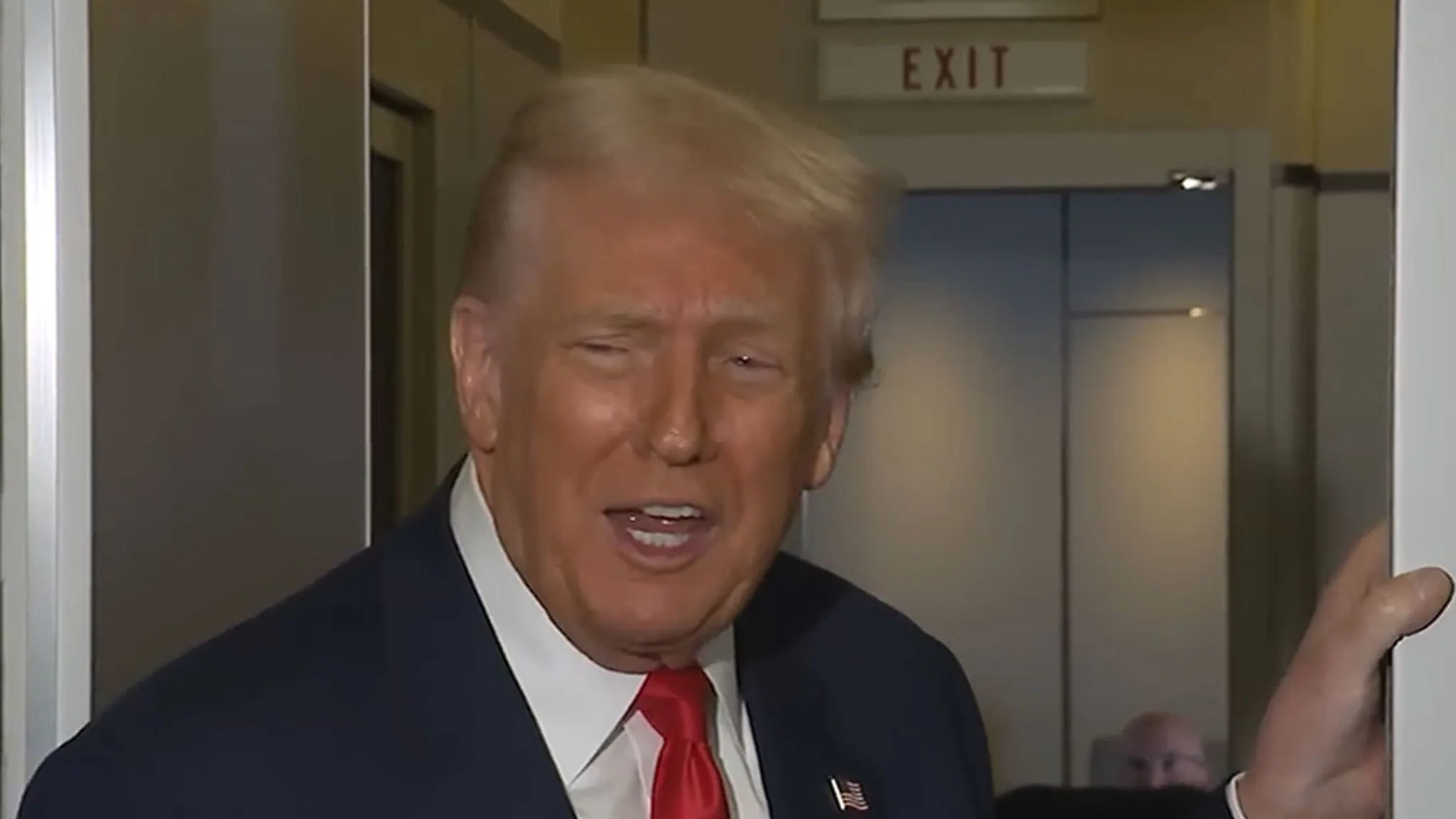 Turbulence Takes Center Stage: Trump’s Flight Fueled by Jokes and Shakes!