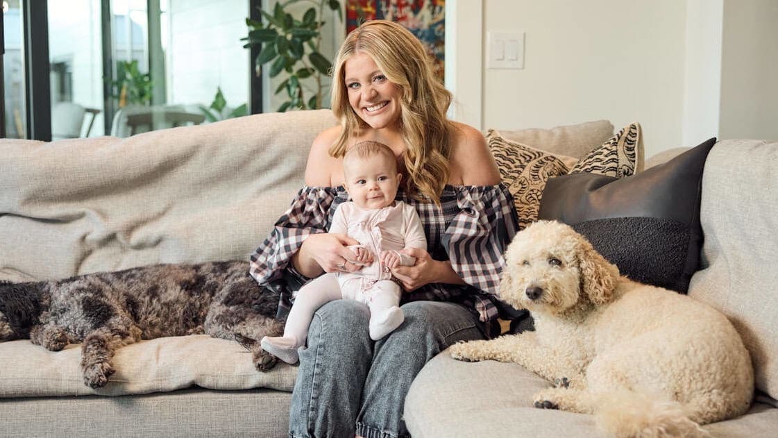 Lauren Alaina's Life: From Beer Bottles to Baby Bottles and Touring with Tails!