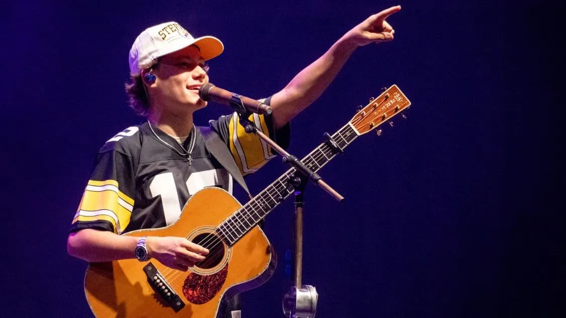 Maddox Batson: From TikTok to Touring the Globe in 2026!