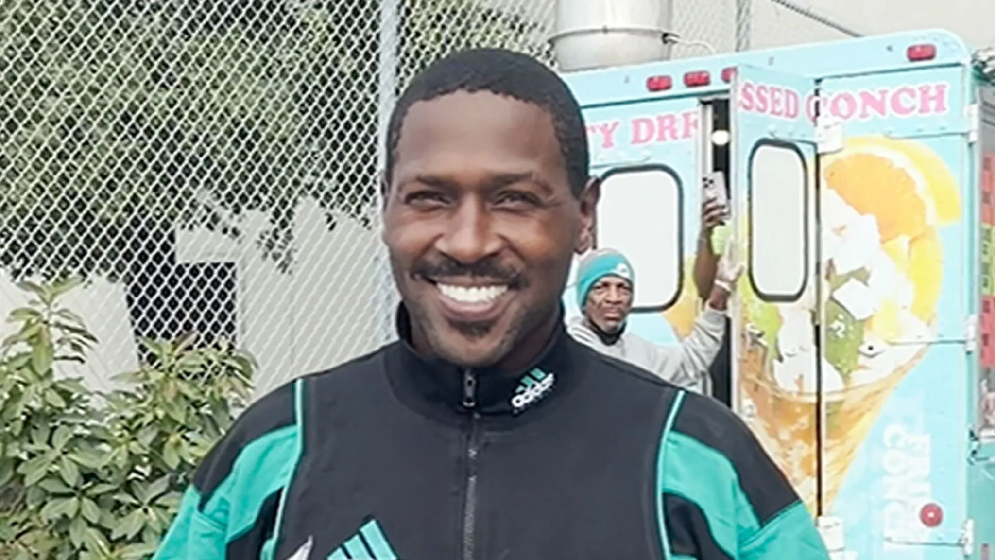 Antonio Brown Back on the Streets: Bond Posted, Drama Ensues!