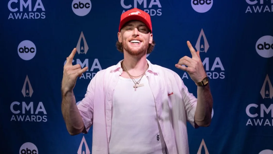 Bailey Zimmerman: The Rising Star Set to Shine at the CMA Awards!