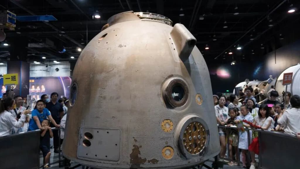Celebrating History: November 19th's Space Milestones and Star-Studded Birthdays!