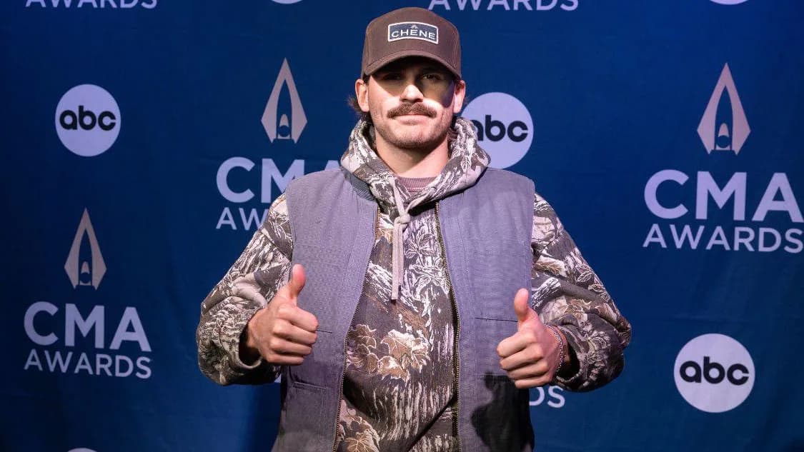 Tucker Wetmore's Big CMA Night: A Dream Come True with Mom by His Side!