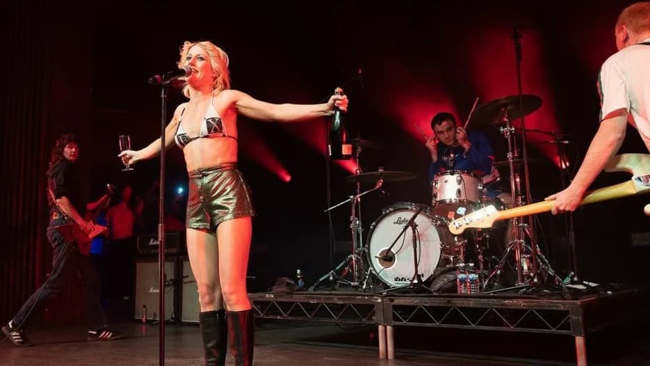 Punk Rock Generosity: Amyl and the Sniffers Turn Concert Chaos into a Night Out for Fans!
