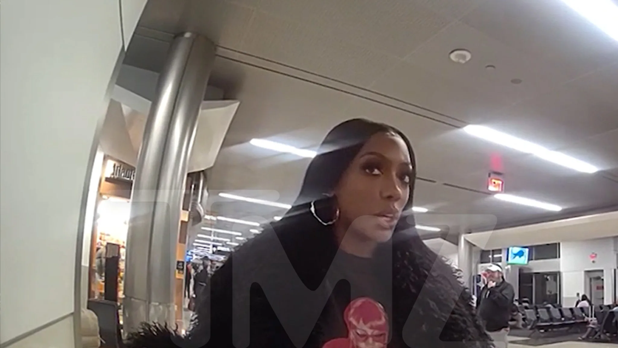 Flight Blues: How a Celebrity's Phone Volume Sparked In-Flight Drama
