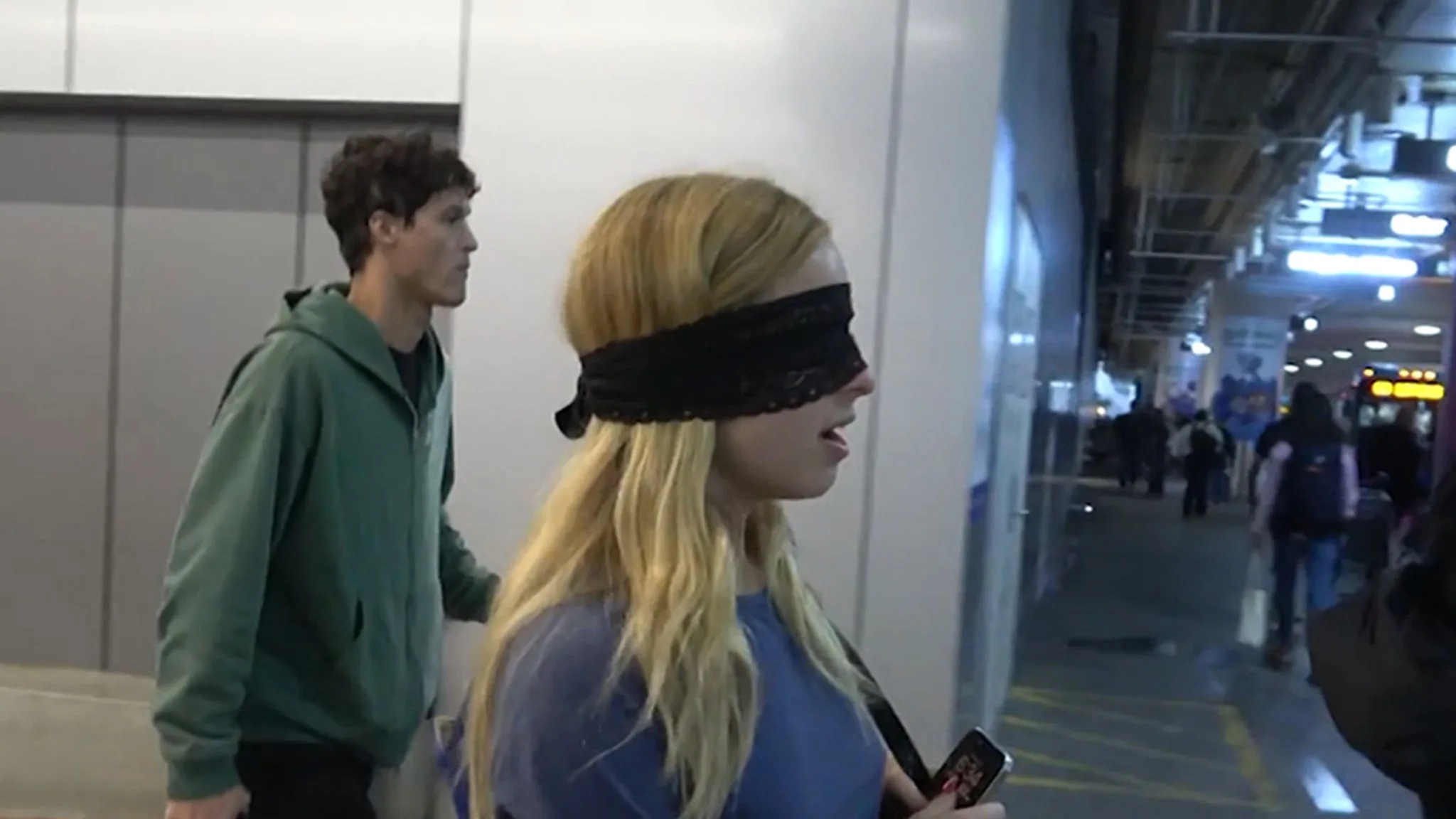 Addison Rae: Eye Mask or Fashion Statement? The Airport Look That’s Raising Eyebrows!