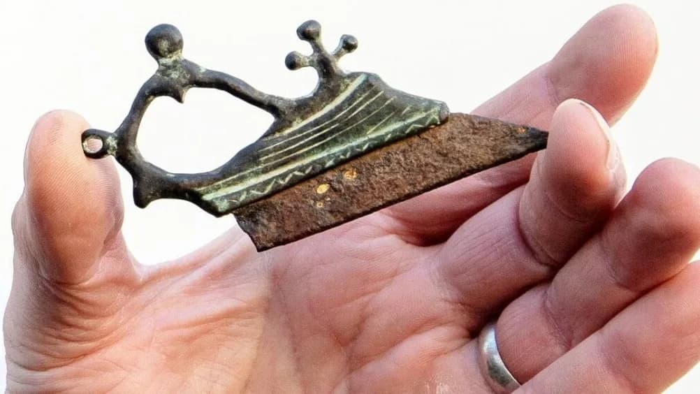 A 2,000-Year-Old Razor: The Sharpened Secret of Roman Grooming Hits the Auction Block!