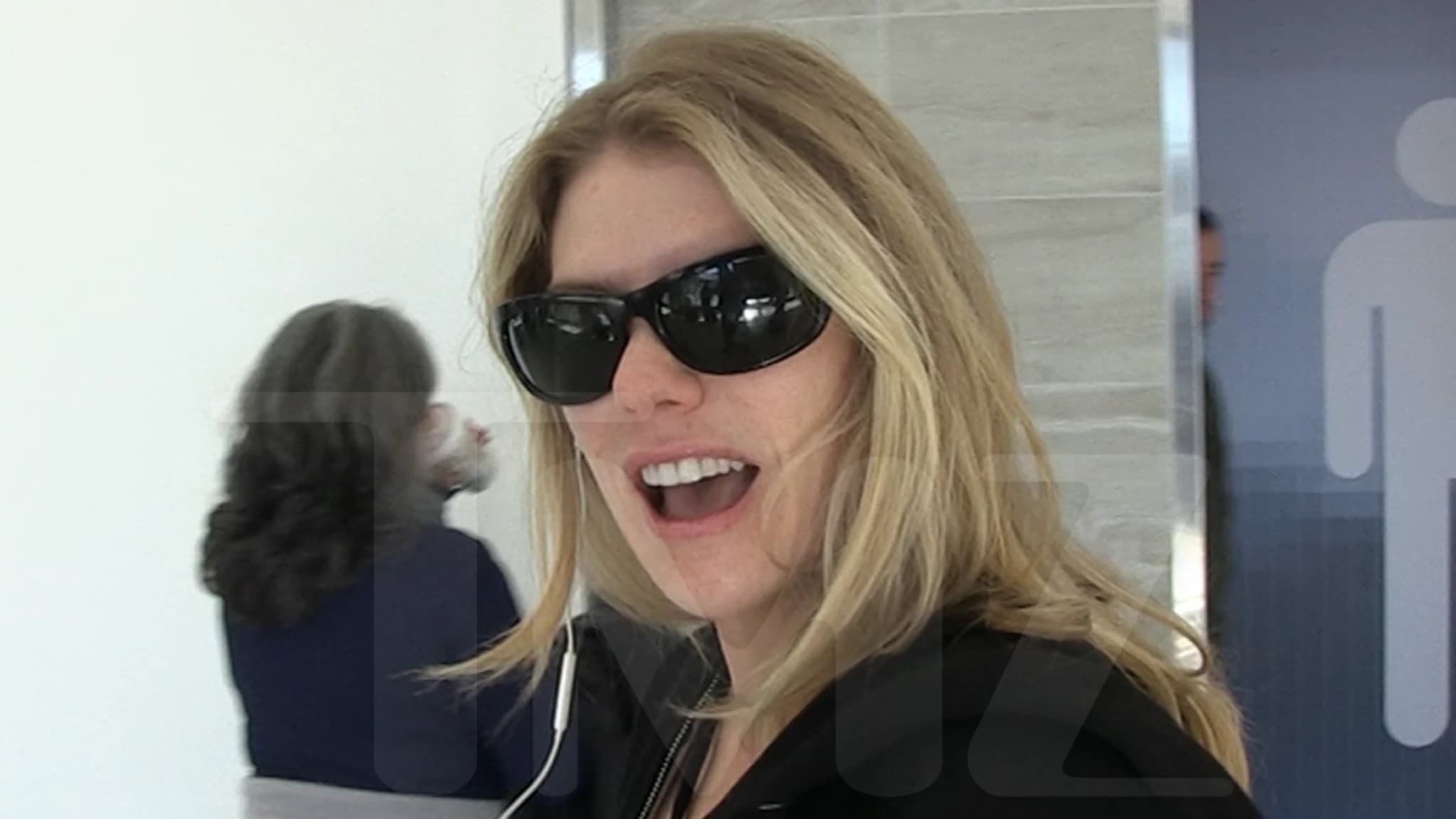 Charlotte McKinney: From Super Bowl Buns to Standup Punchlines!