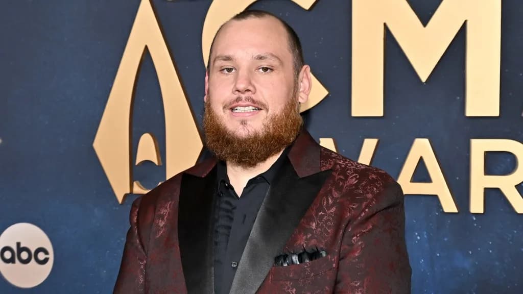 Luke Combs Dreams Big: Super Bowl Halftime Show or Carolina Panthers Victory?