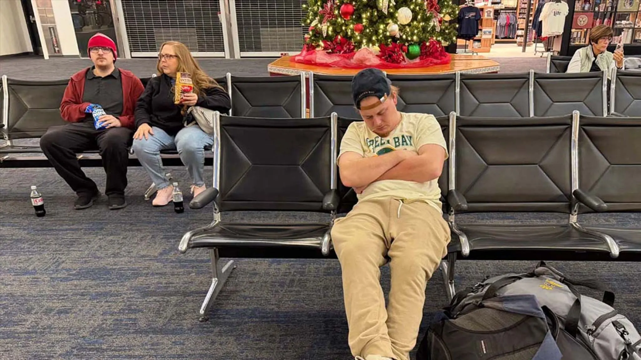 Fashion or Flight: The Thanksgiving Style Showdown at Airports