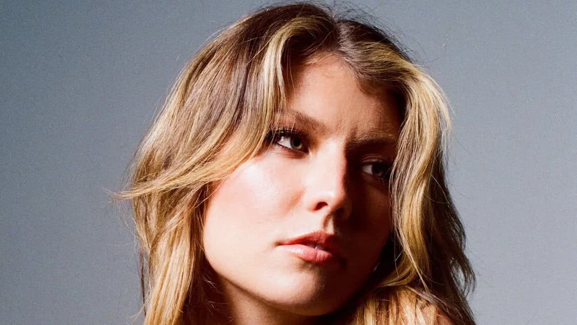 Dasha Takes a Bow: Celebrating a Billion-Stream Milestone in Country Music!