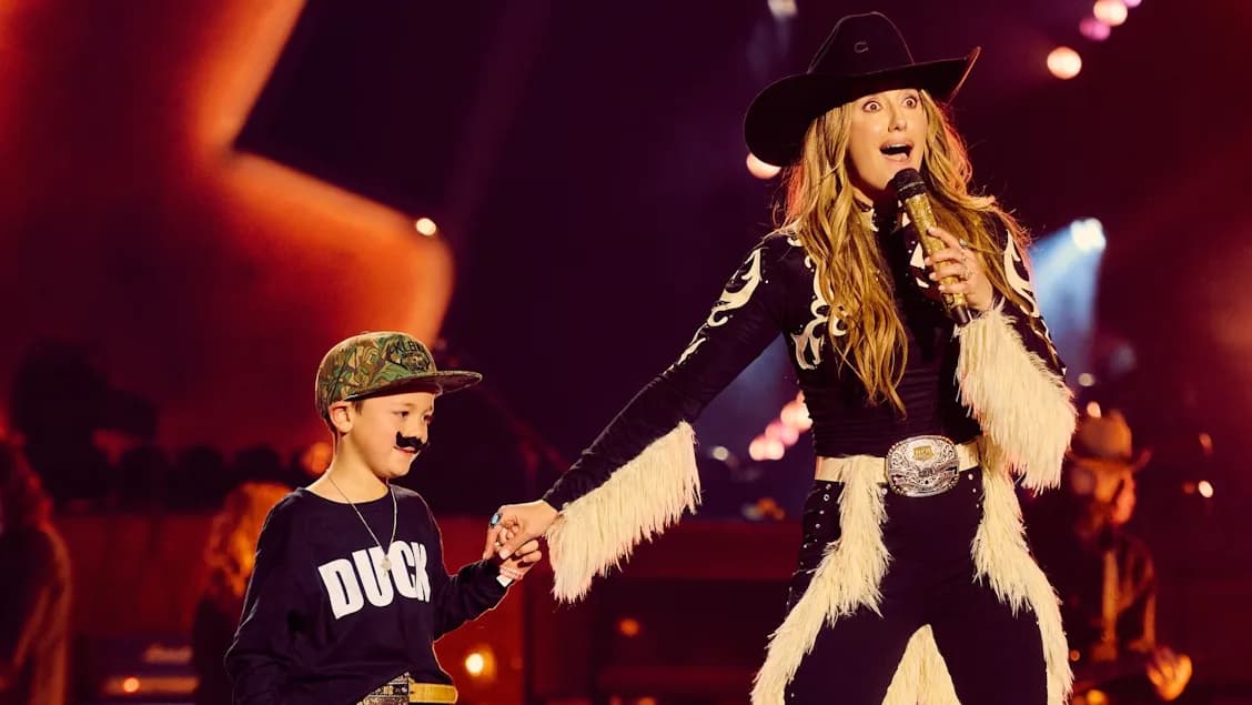Little Cowboy Steals the Spotlight: Lainey Wilson's Heartwarming Vegas Concert Moment