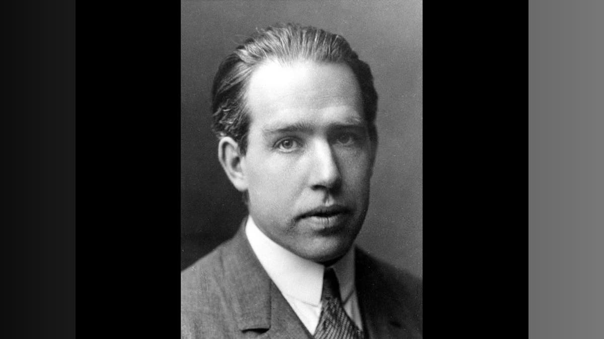 From Nobel Prizes to the Opera: October 7th's Historical Hits!