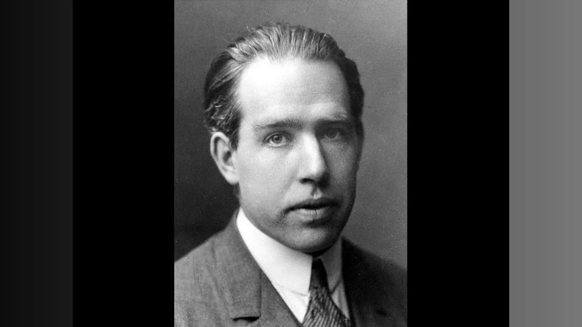 From Nobel Prizes to the Opera: October 7th's Historical Hits!