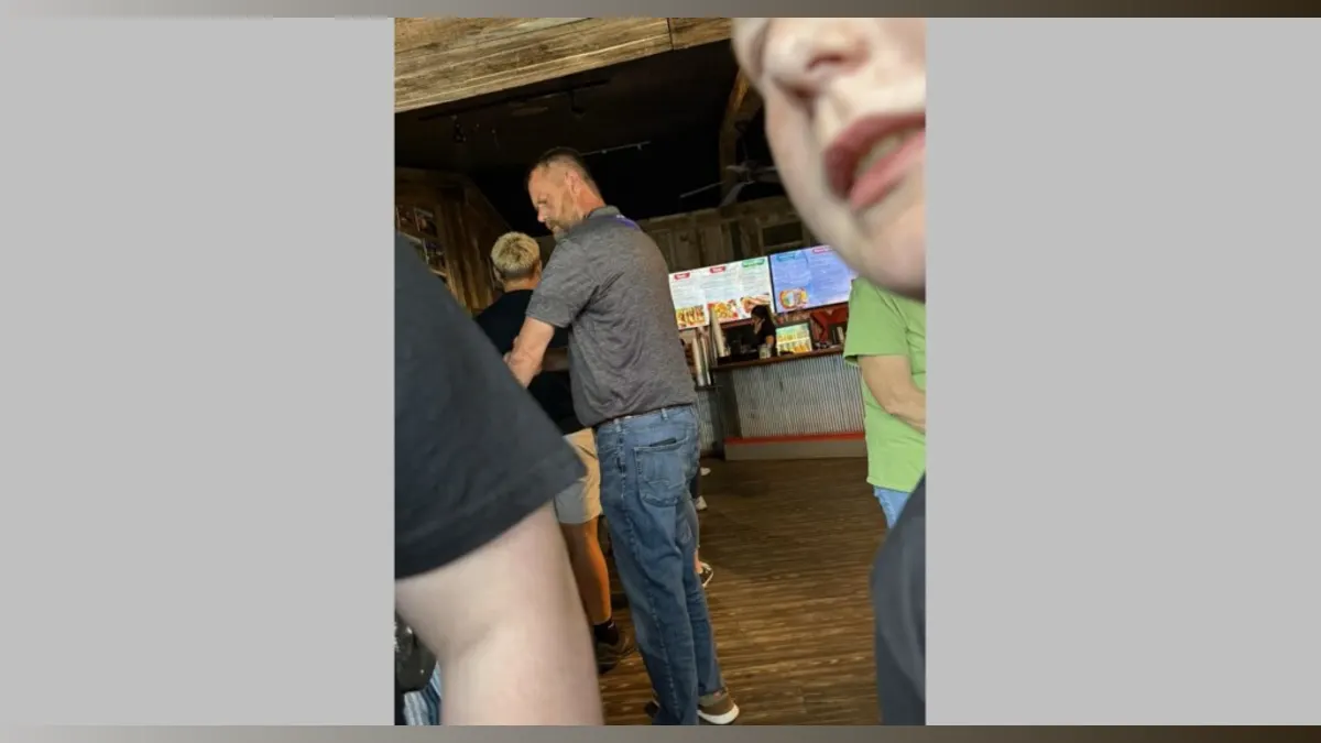 Taco Hero: How a $100 Bill Transformed One Family’s Dinner into a Heartwarming Tale