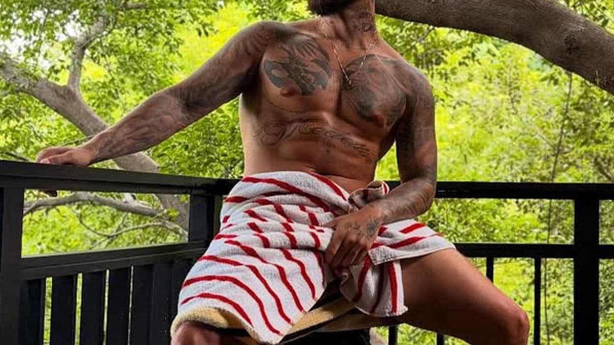 Who’s the Hottie in the Towel? A Mystery Unfolds!