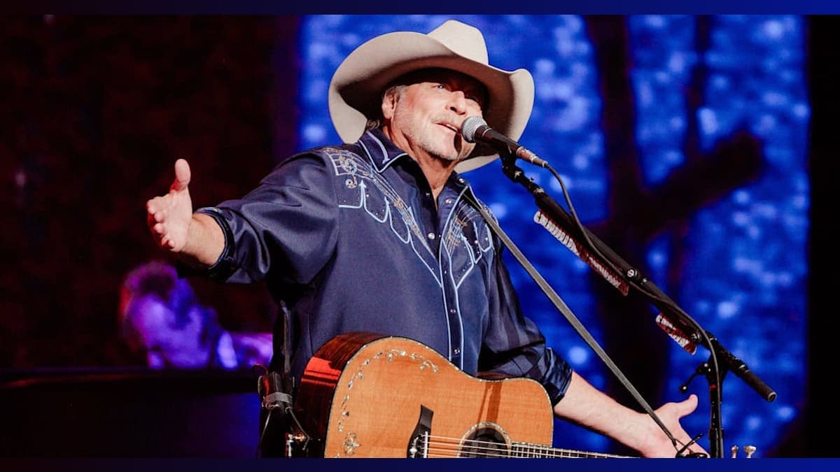 Alan Jackson’s Grand Farewell: 55,000 Tickets Vanish as Fans Flock to Nashville!