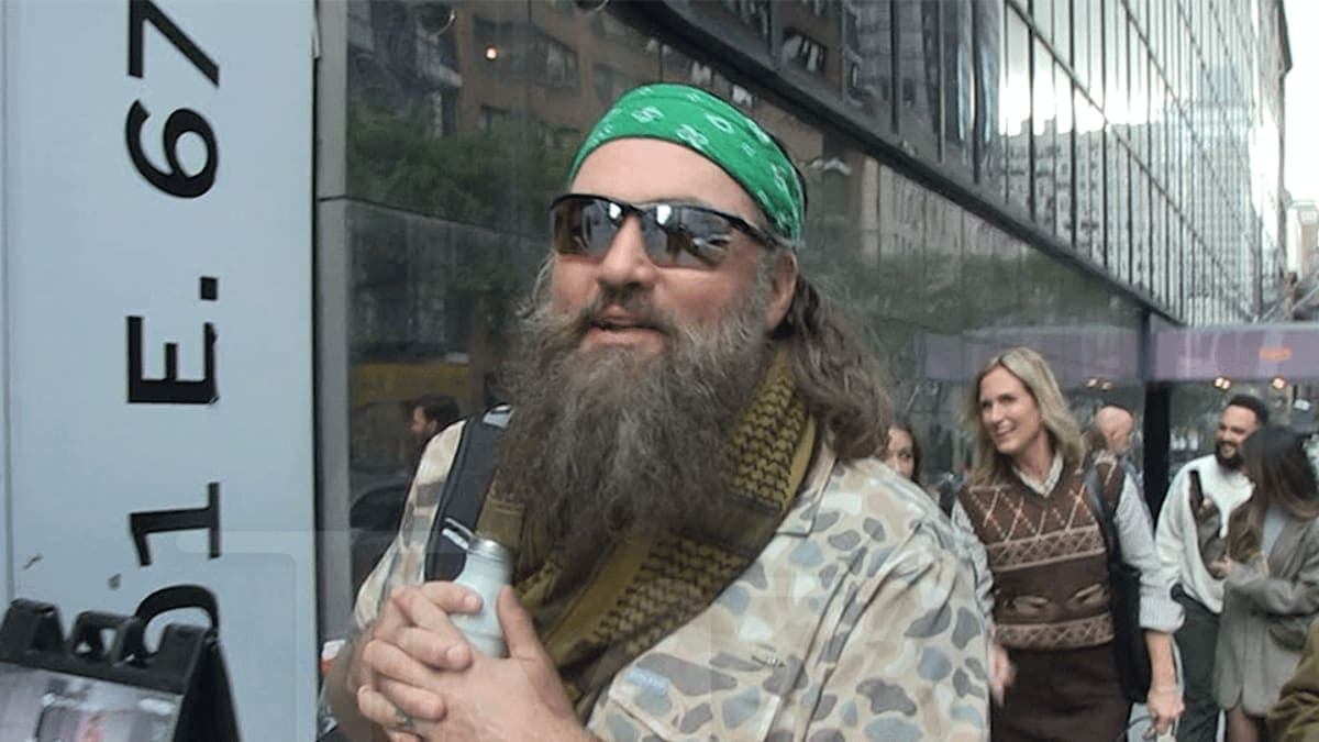Willie Robertson Films "Duck Dynasty" Without Dad Phil: Is It Candid or Just a Little Bit Awkward?