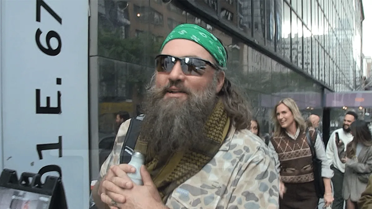 Willie Robertson Films "Duck Dynasty" Without Dad Phil: Is It Candid or Just a Little Bit Awkward?