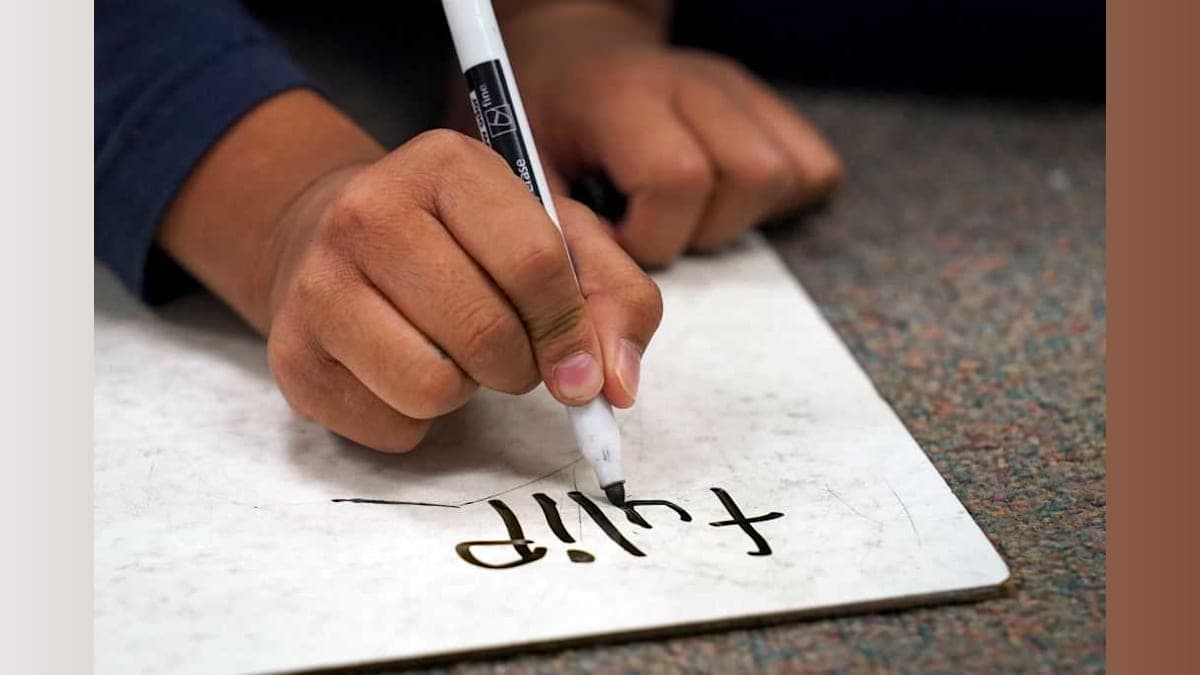 California's Reading Revolution: Phonics Makeover in Schools!