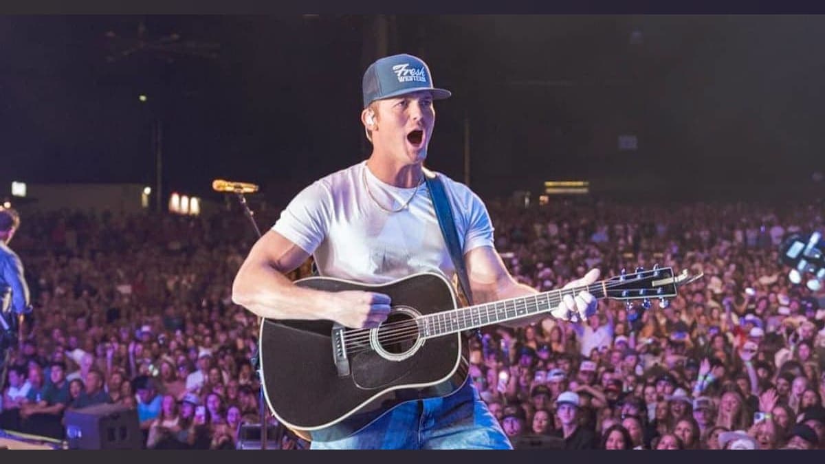 Parker McCollum Reflects on a Year of Magic, Music, and... Deer Season?