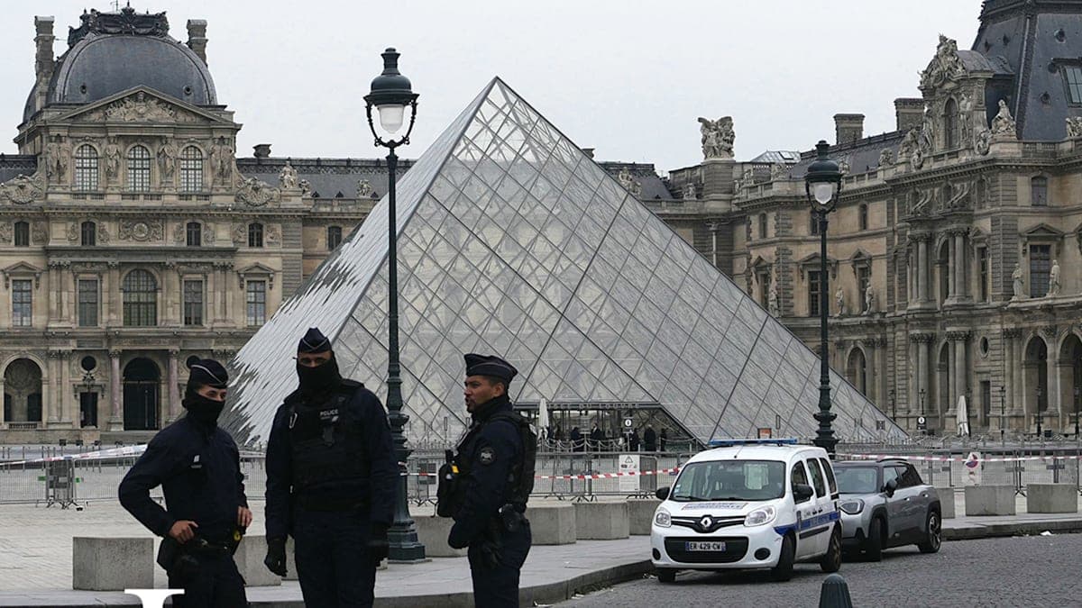 A Daring Heist at the Louvre: Crown Jewels Stolen in Under Eight Minutes!