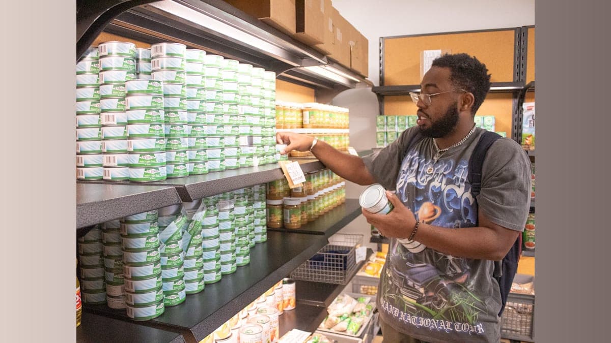 Food on the Line: How a Federal Shutdown is Cooking Up Trouble for CalFresh Recipients