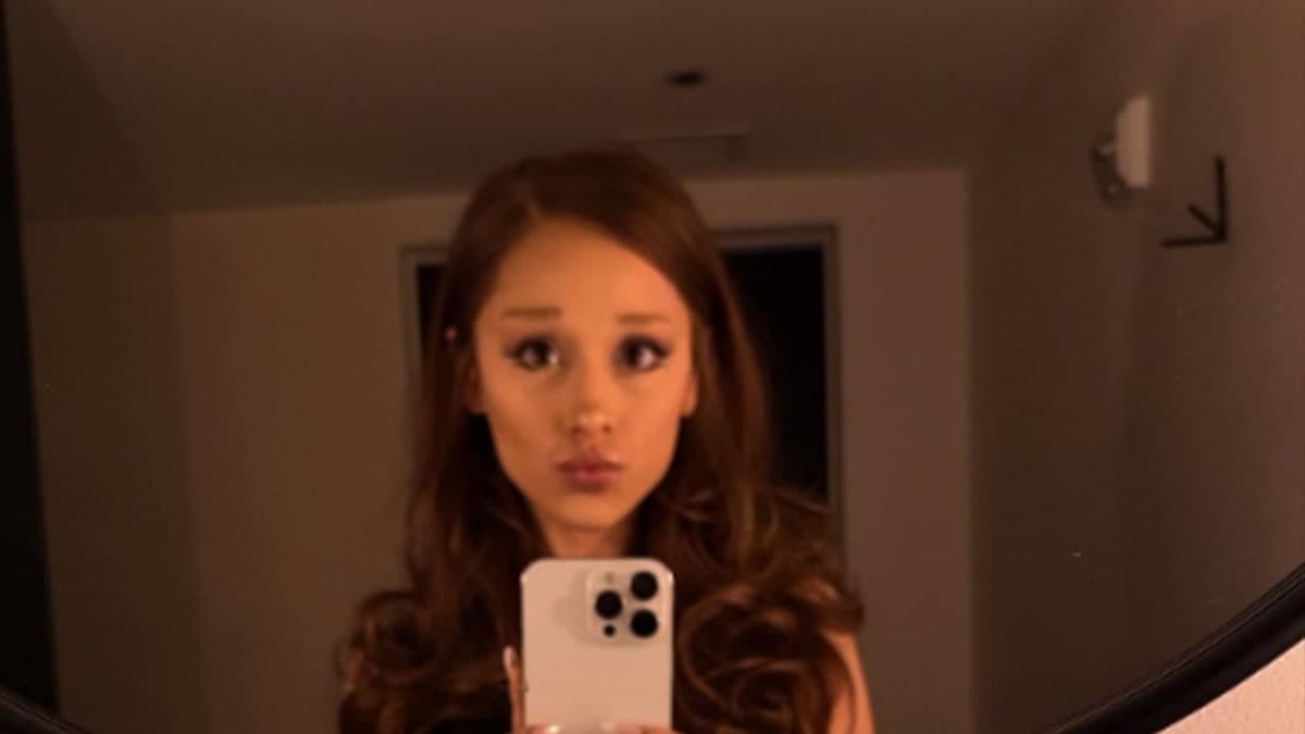 Ariana Grande Swaps Blonde for Brunette: Fans are Here for the Magical Transformation!