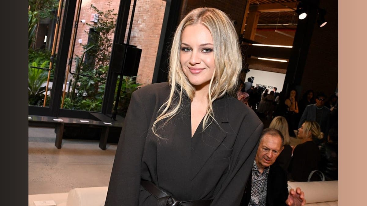 Kelsea Ballerini’s Post-Split Photo Dump: Hot Dogs, Porch Painting, and a New Lease on Life!