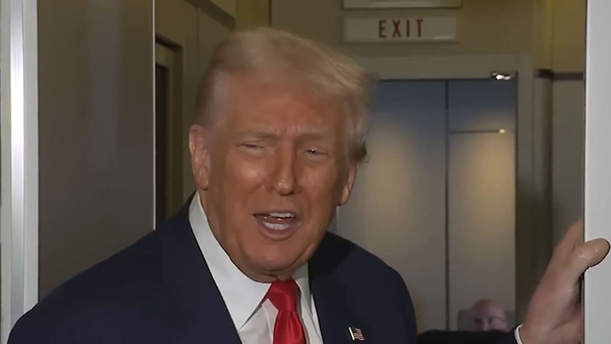 Turbulence Takes Center Stage: Trump’s Flight Fueled by Jokes and Shakes!