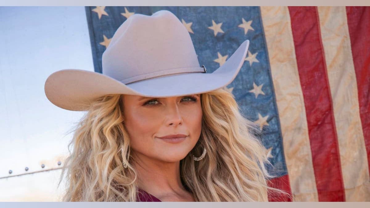 Miranda Lambert: From Dive Bars to Digital Fame—Old-School Grit Meets New-School Glitz