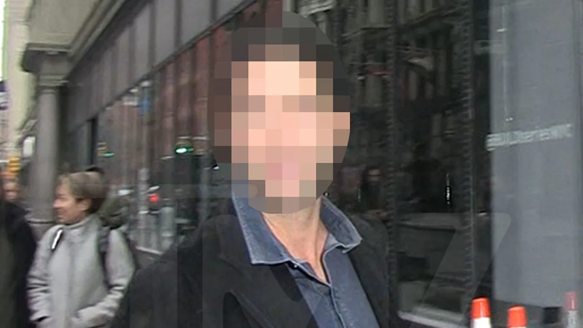 Guess Who? This '90s Sitcom Star Still Has a Fan Club!