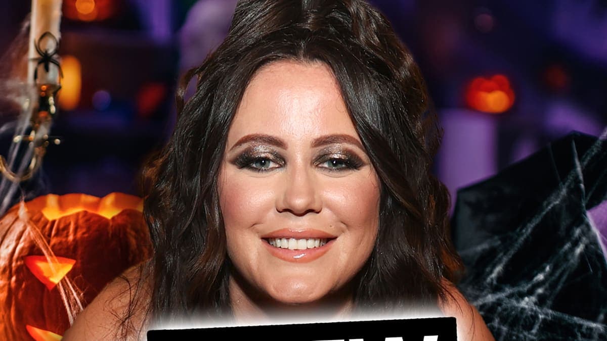 Jenelle Evans’ Halloween Shocker: Provocative Photoshoot Raises Eyebrows!