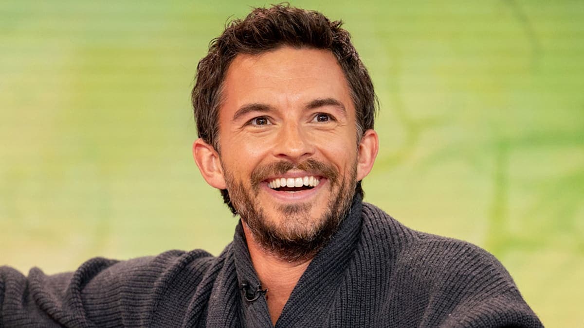 Jonathan Bailey Makes Waves as 2025's Sexiest Man Alive!