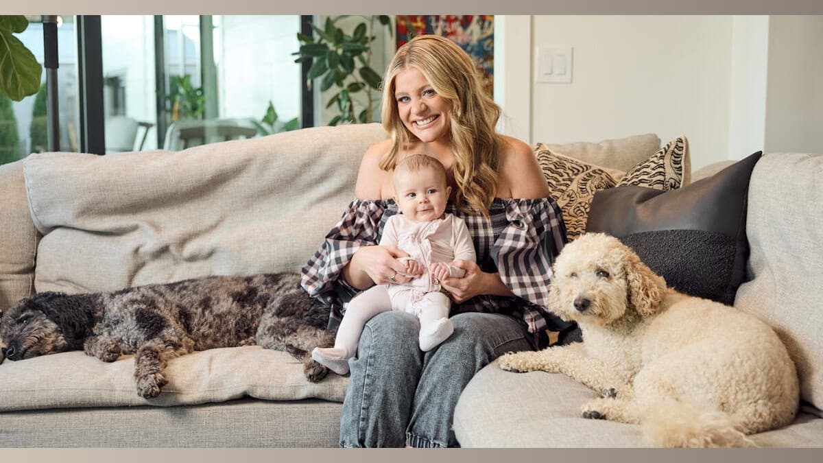 Lauren Alaina's Life: From Beer Bottles to Baby Bottles and Touring with Tails!