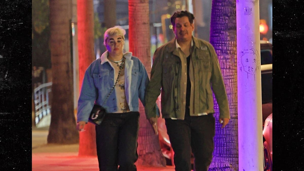 Amanda Bynes Dishes Out Relationship Goals While Dining at Chateau Marmont!
