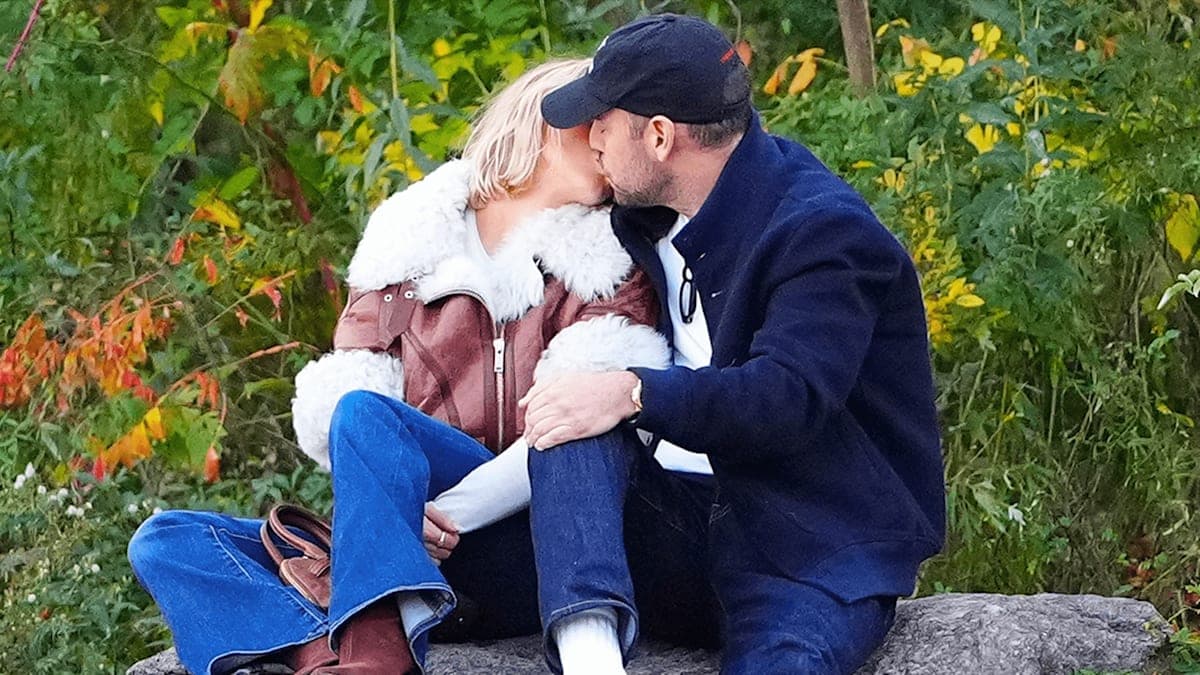 Central Park Kisses: Sydney Sweeney and Scooter Braun Turn Up the Heat!