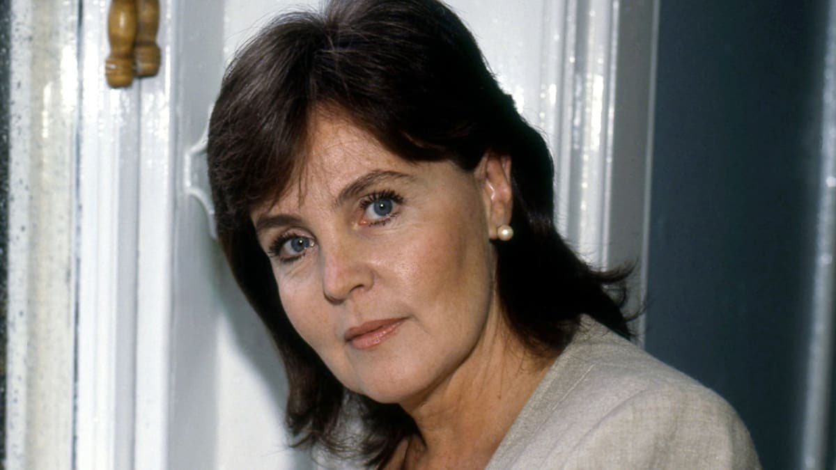 Remembering Pauline Collins: A Sparkling Star Who Left Us Too Soon