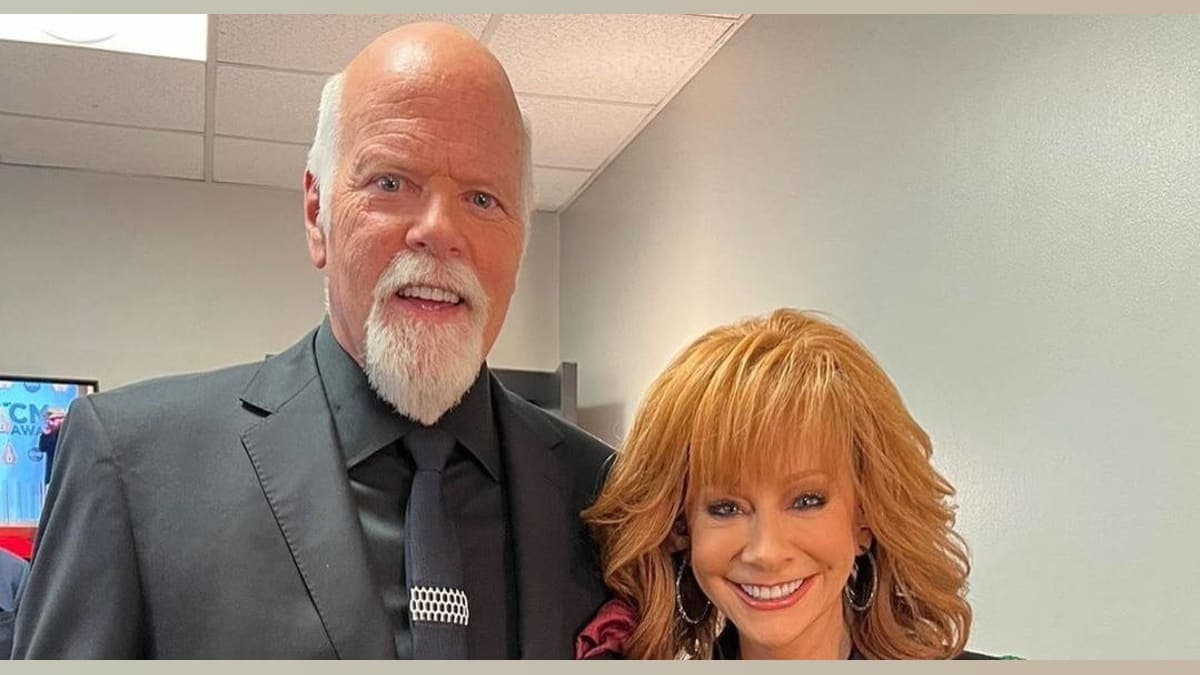Reba McEntire and Rex Linn: Breaking Wedding Traditions One Comfort-Filled Day at a Time!