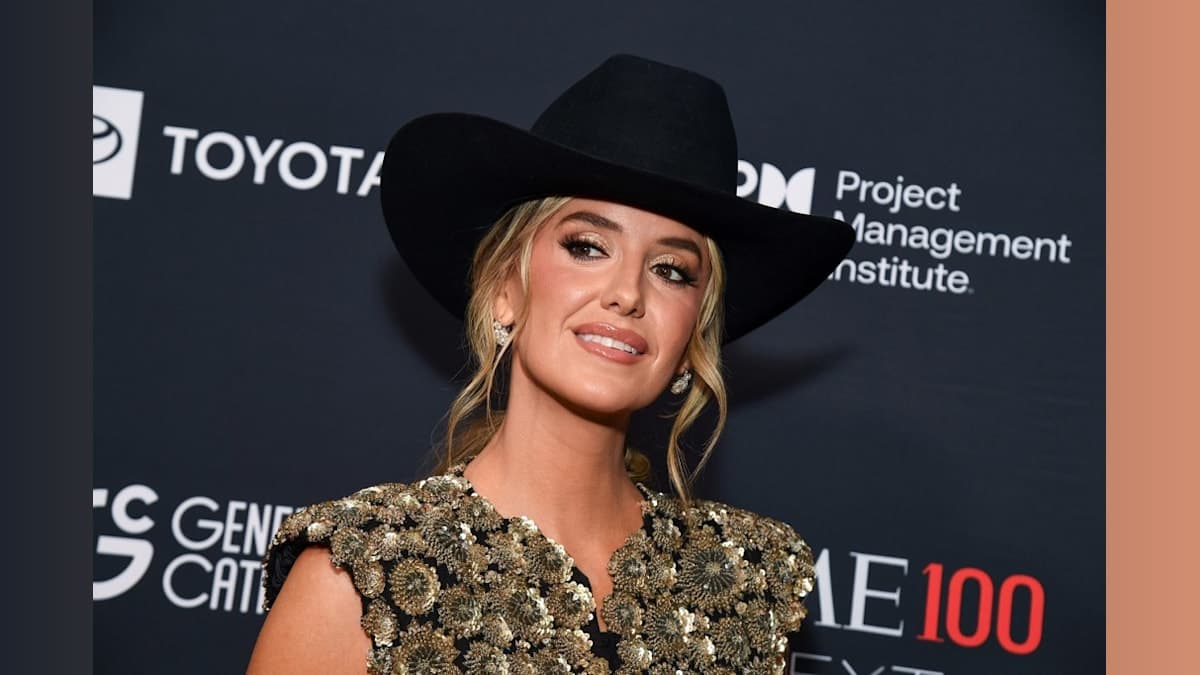 Lainey Wilson: The Secret Songwriter Crafting Country Hits Behind the Scenes!