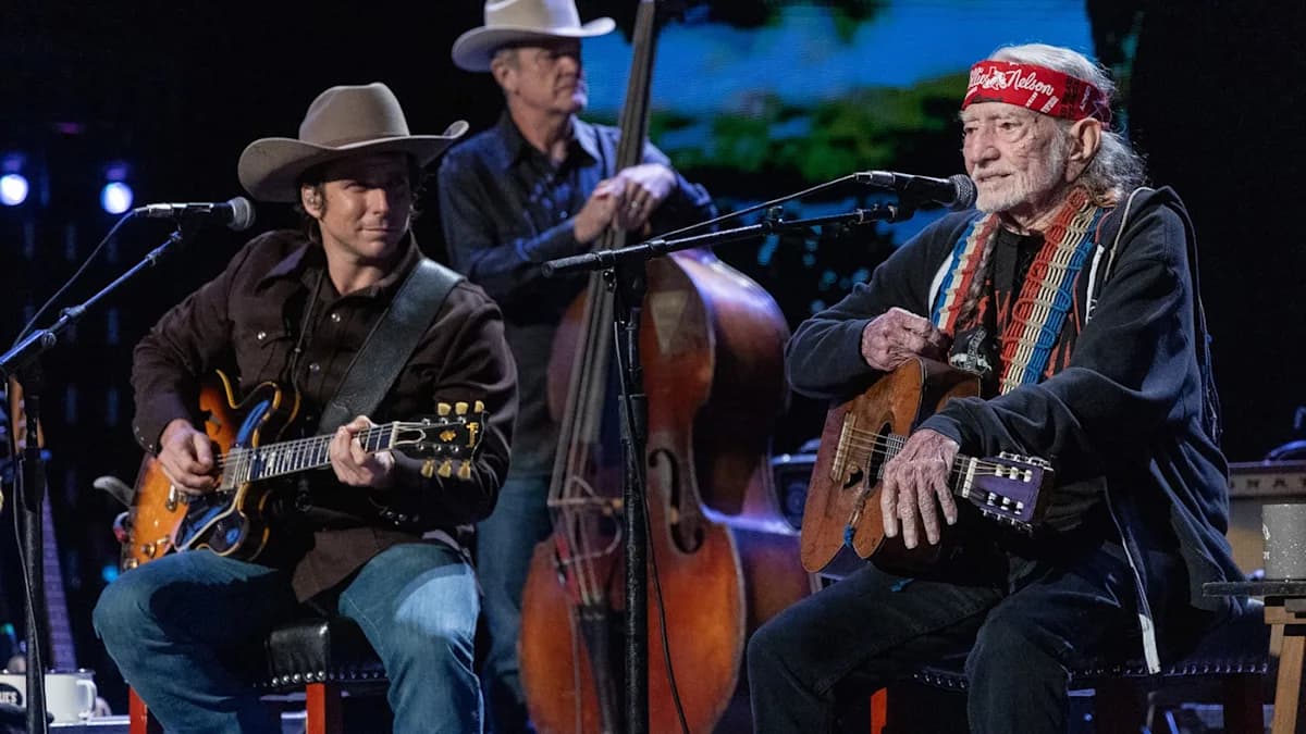 The Nelson Showdown: Father vs. Son at the Grammy Awards!