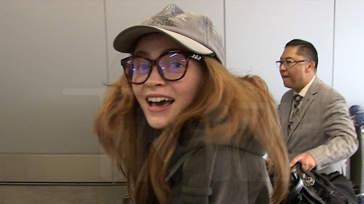 Sadie Sink’s Keepsakes from Hawkins: A Skateboard and a Walkman!