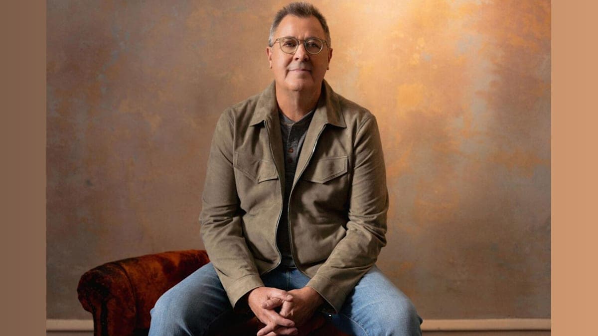 Vince Gill Takes Center Stage: The CMA Honors a Country Legend!