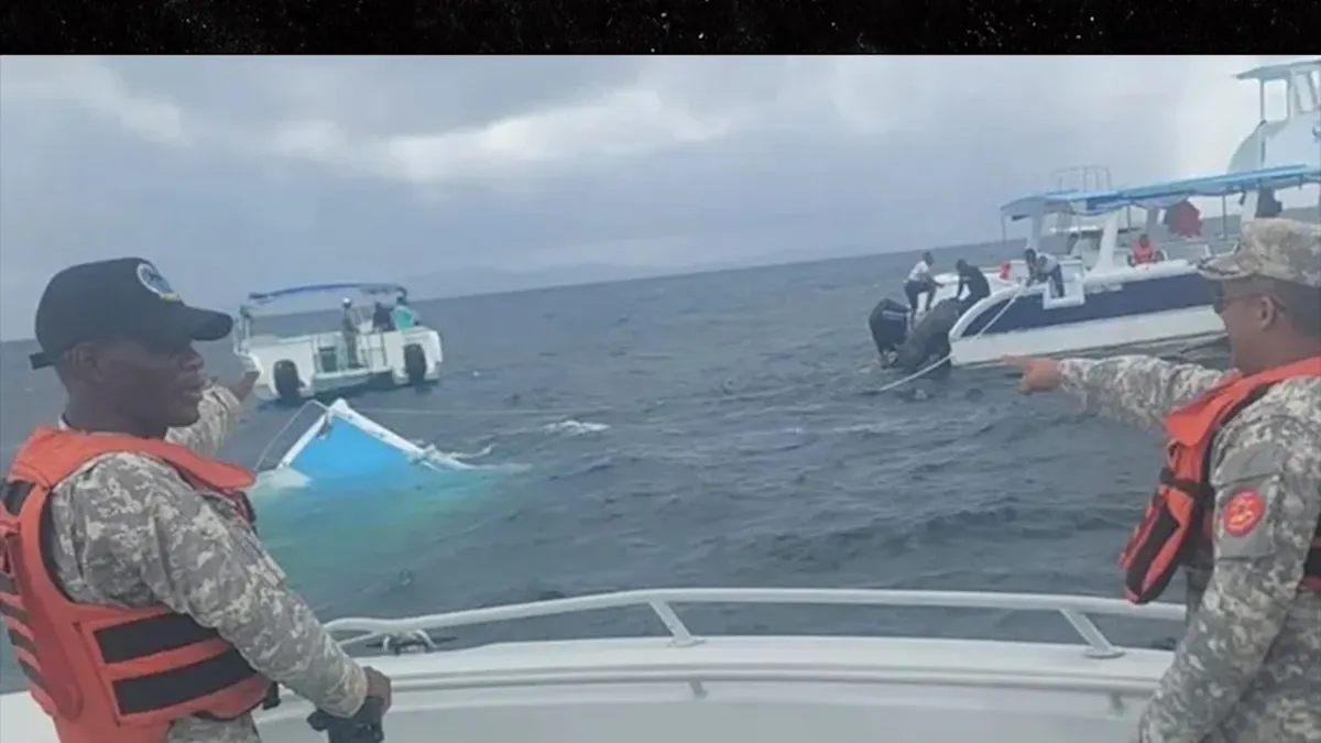 Catamaran Chaos: Fifty Tourists Find Fun Turns into Fight for Survival!